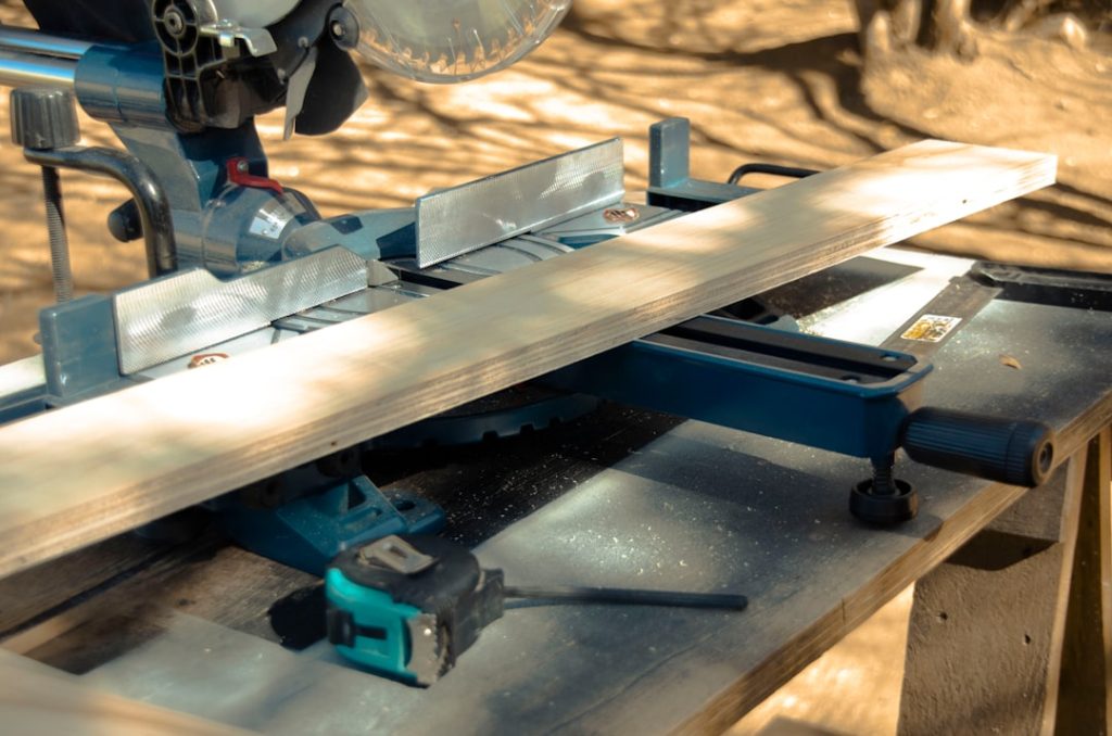 a-machine-that-is-sitting-on-a-table-egoqneyq64